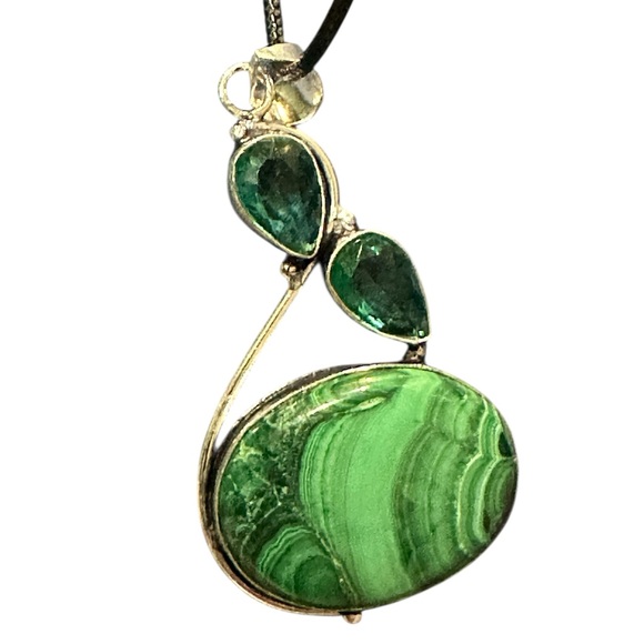 Jewelry - Sterling silver Exquisite Green Gemstone Pendant